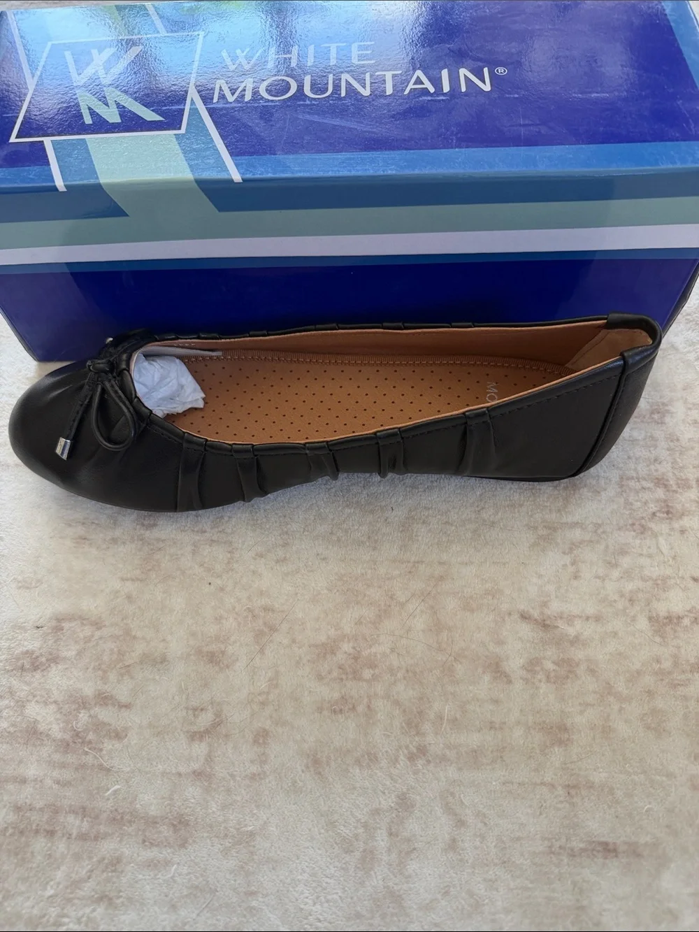 White Mountain Sakari Black Leather Ruched Ballet Flat with Bow Accent